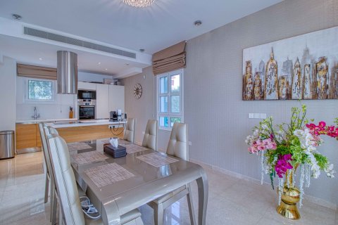 3 bedrooms Villa in Limassol,  No. 49644 6