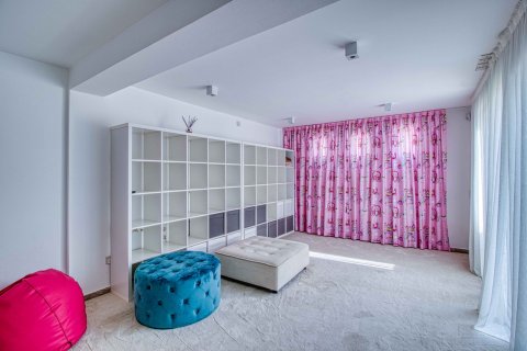 3 bedrooms Villa in Limassol,  No. 49644 10