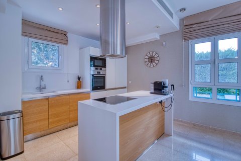 3 bedrooms Villa in Limassol,  No. 49644 14