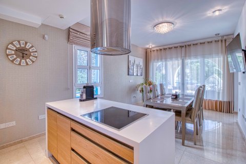 3 bedrooms Villa in Limassol,  No. 49644 7
