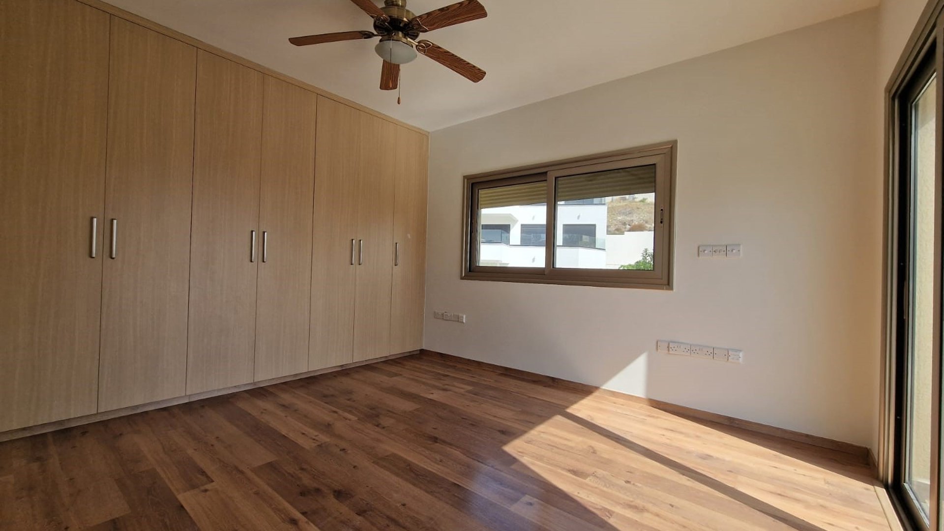 5 bedrooms Villa in Limassol, Cyprus No. 28917