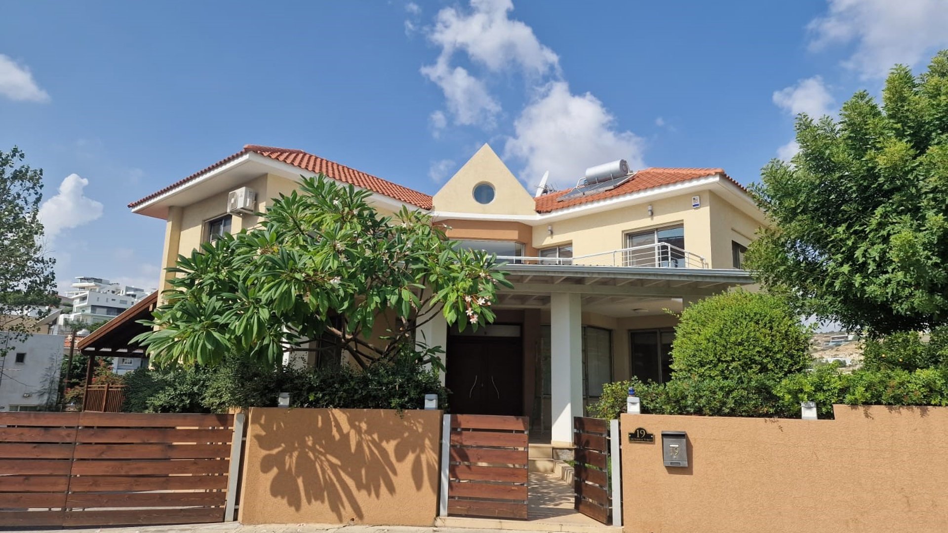 5 bedrooms Villa in Limassol, Cyprus No. 28917