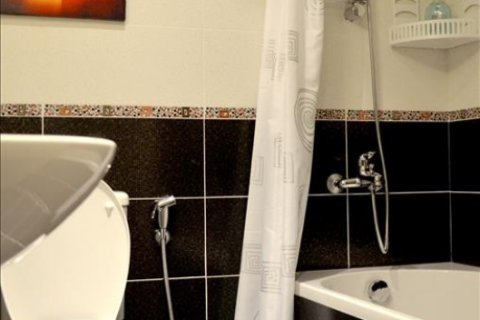 3 bedrooms Apartment in Limassol, No. 38479 8