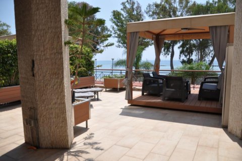 3 bedrooms Apartment in Limassol, No. 38479 11