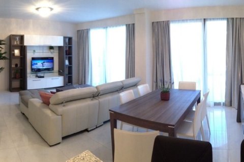 3 bedrooms Apartment in Limassol, No. 38479 3