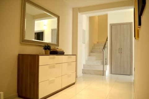 3 bedrooms Apartment in Limassol, No. 38479 2