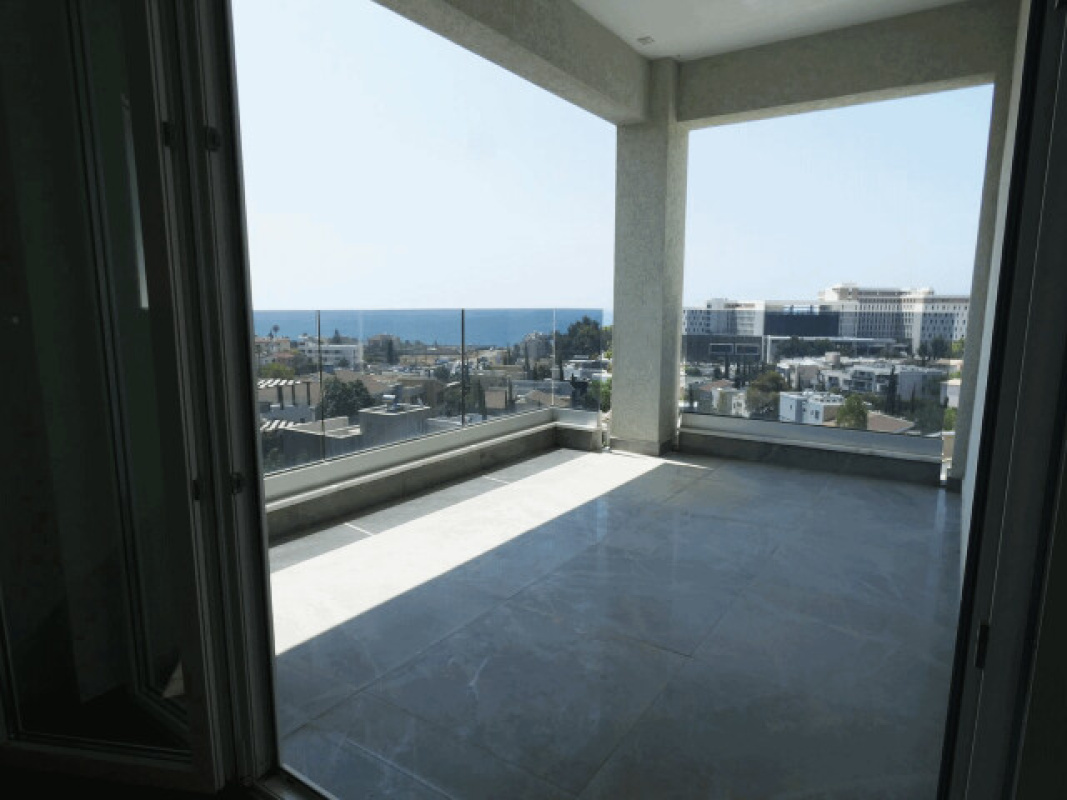 3 bedrooms Apartment in Limassol, Cyprus No. 38476