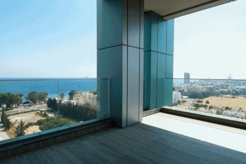 3 bedrooms Apartment in Limassol,  No. 38474 2