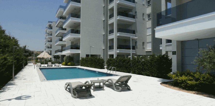 3 bedrooms Apartment in Limassol,  No. 38475