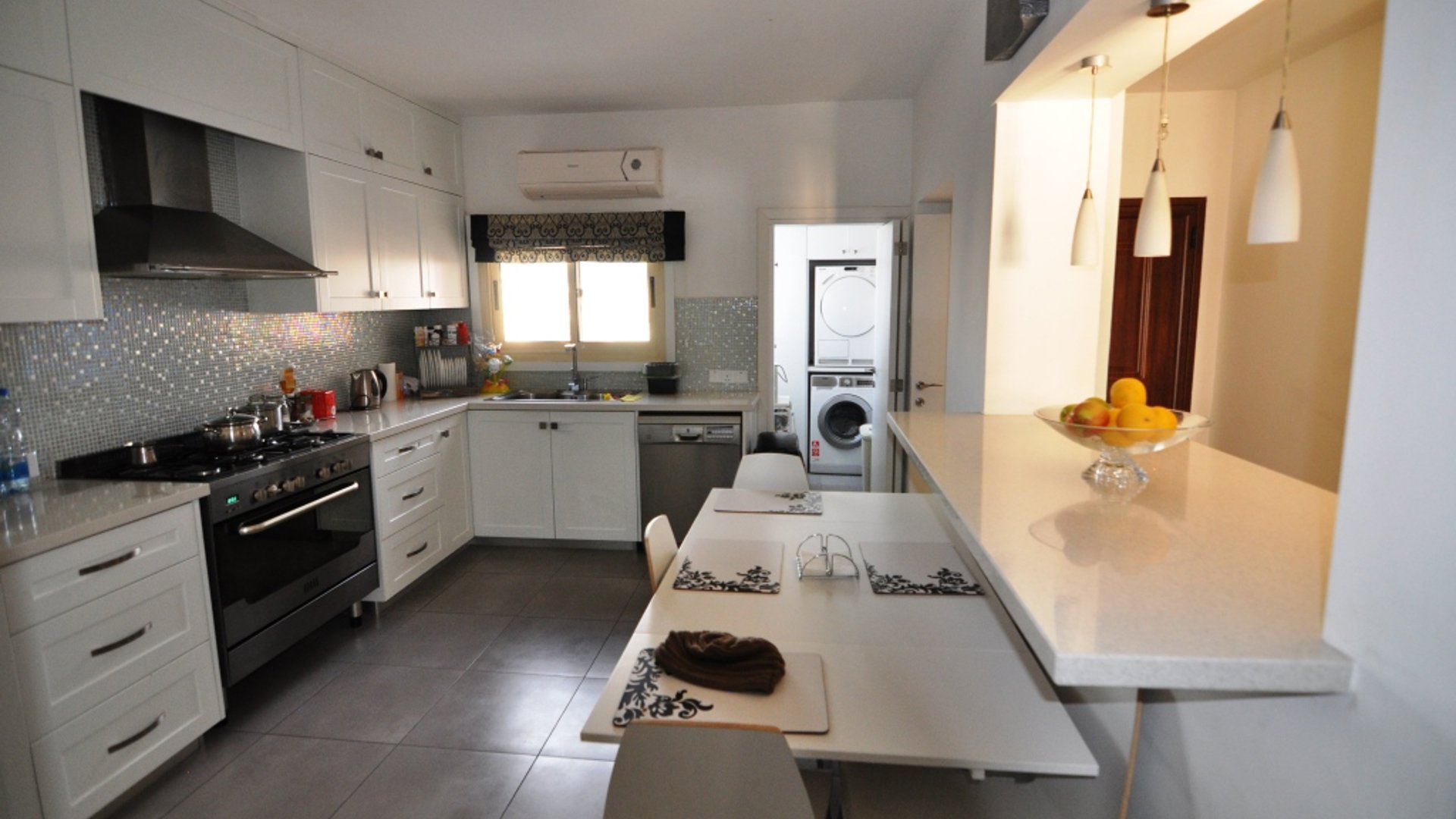 4 bedrooms Apartment in Limassol, Cyprus No. 25656