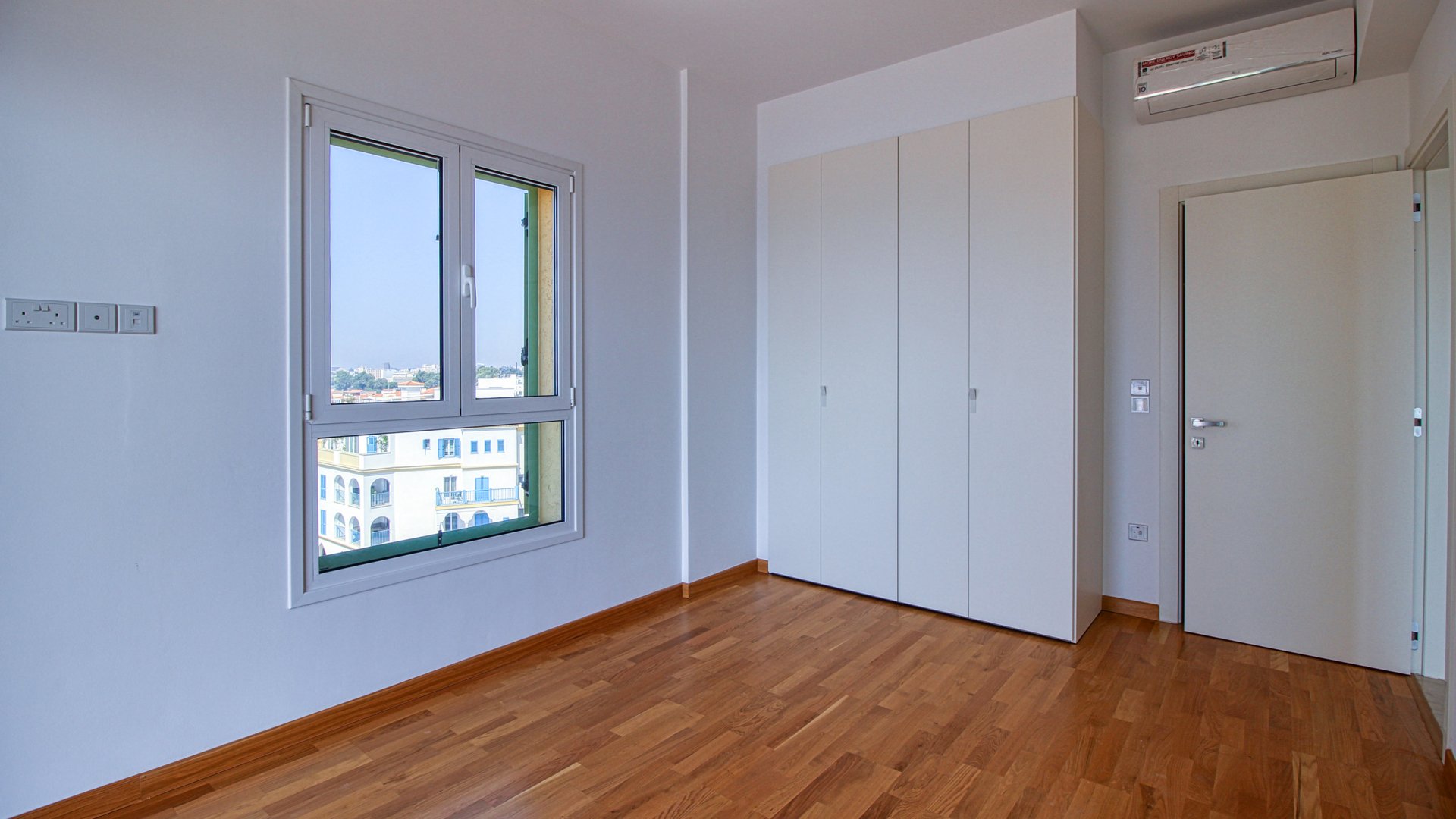 3 bedrooms Apartment in Limassol, Cyprus No. 28163