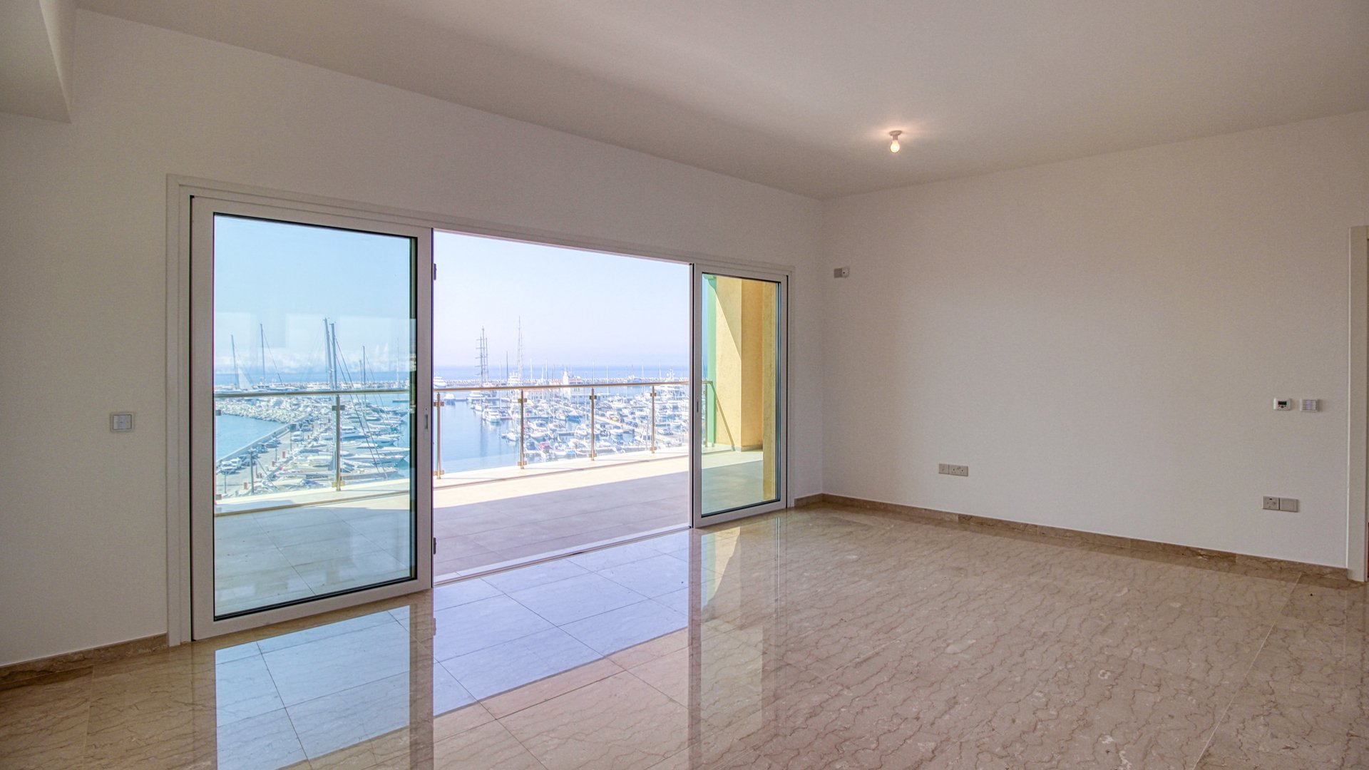 3 bedrooms Apartment in Limassol, Cyprus No. 28163