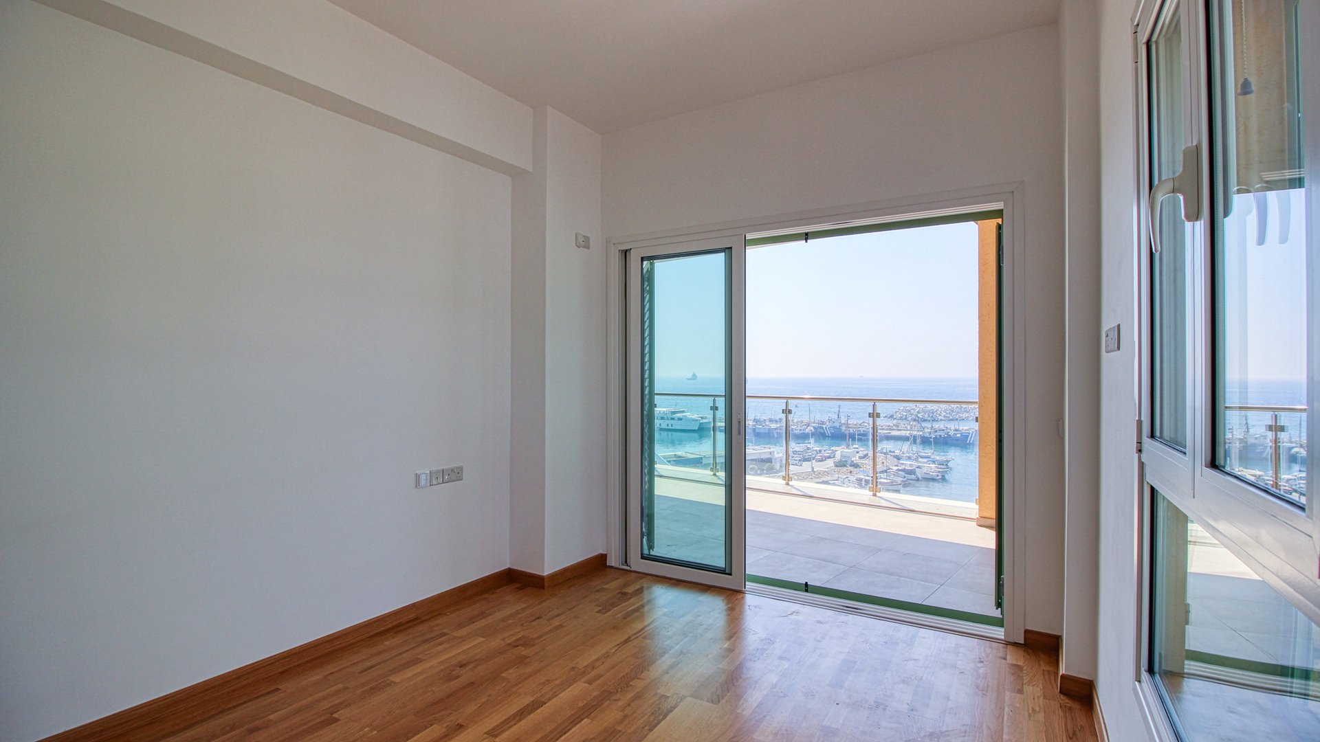 3 bedrooms Apartment in Limassol, Cyprus No. 28163