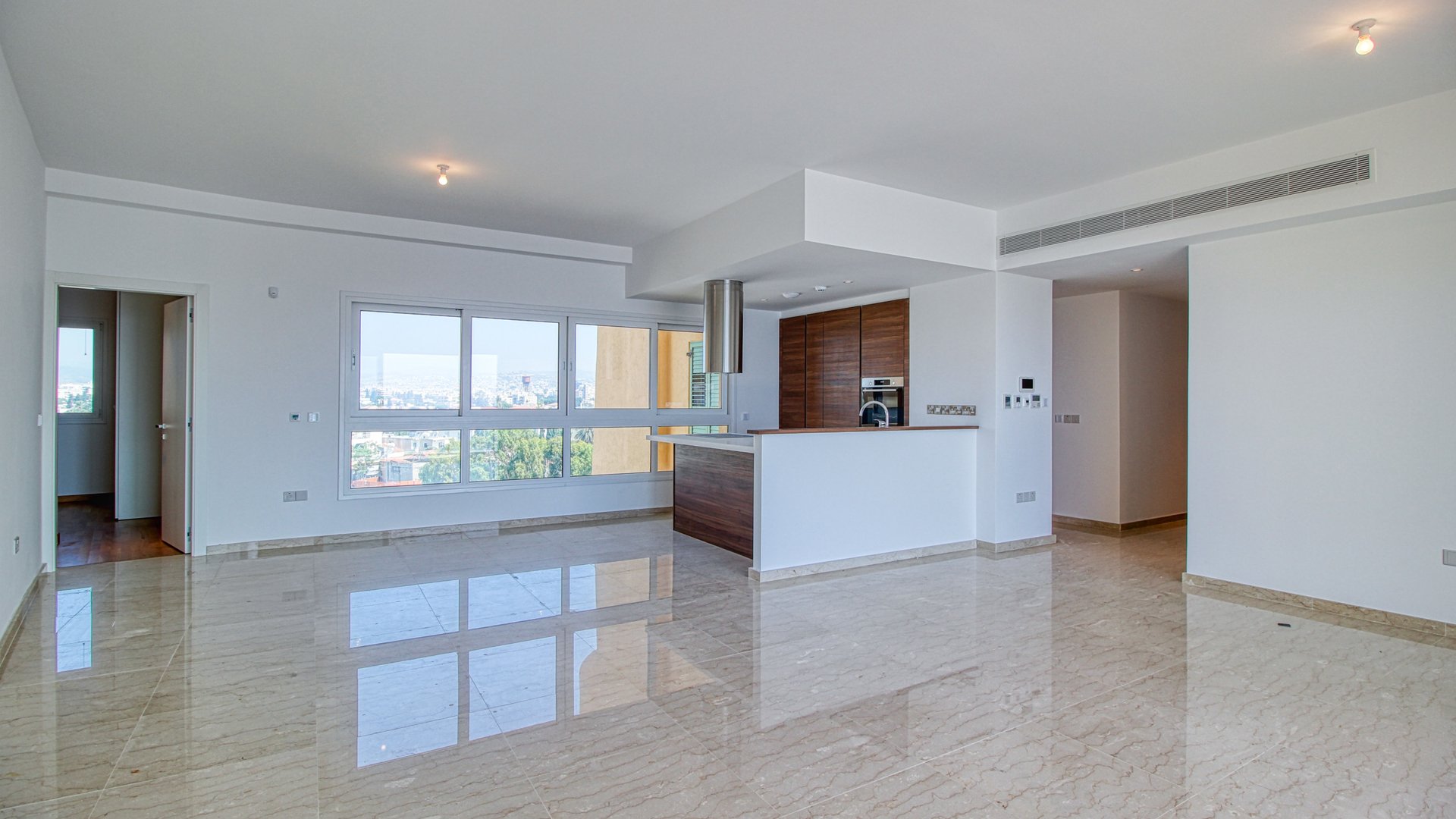 3 bedrooms Apartment in Limassol, Cyprus No. 28163