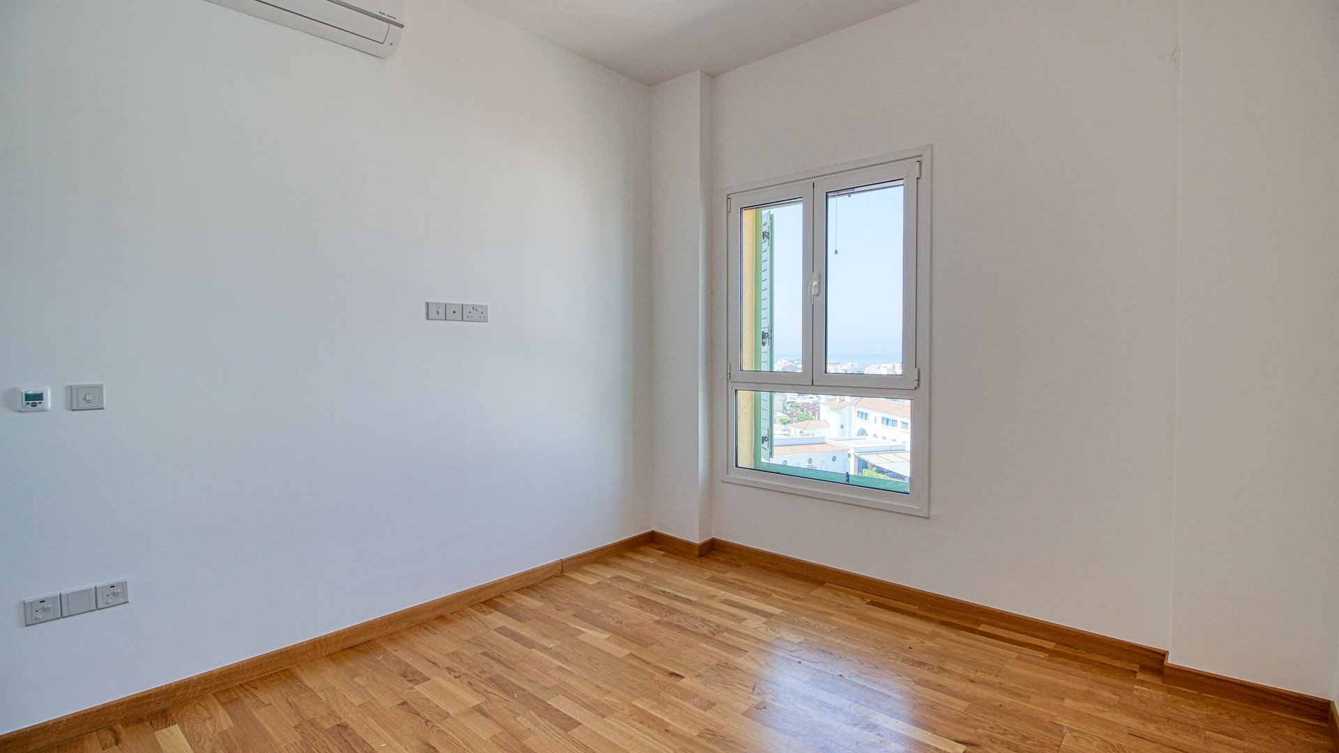 3 bedrooms Apartment in Limassol, Cyprus No. 28163