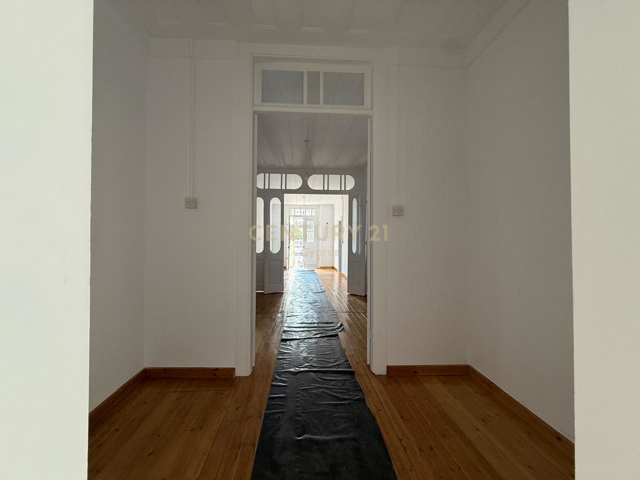 190m2 Bureau à Limassol, Chypre No. 53432