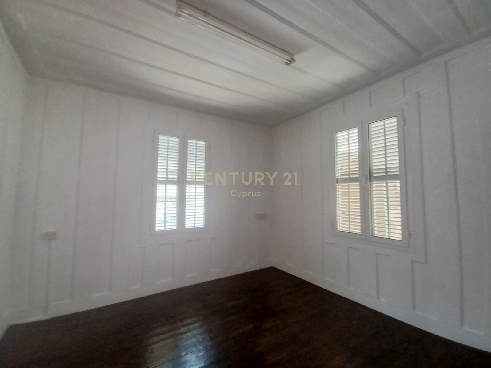 190m2 Bureau à Limassol, Chypre No. 53432