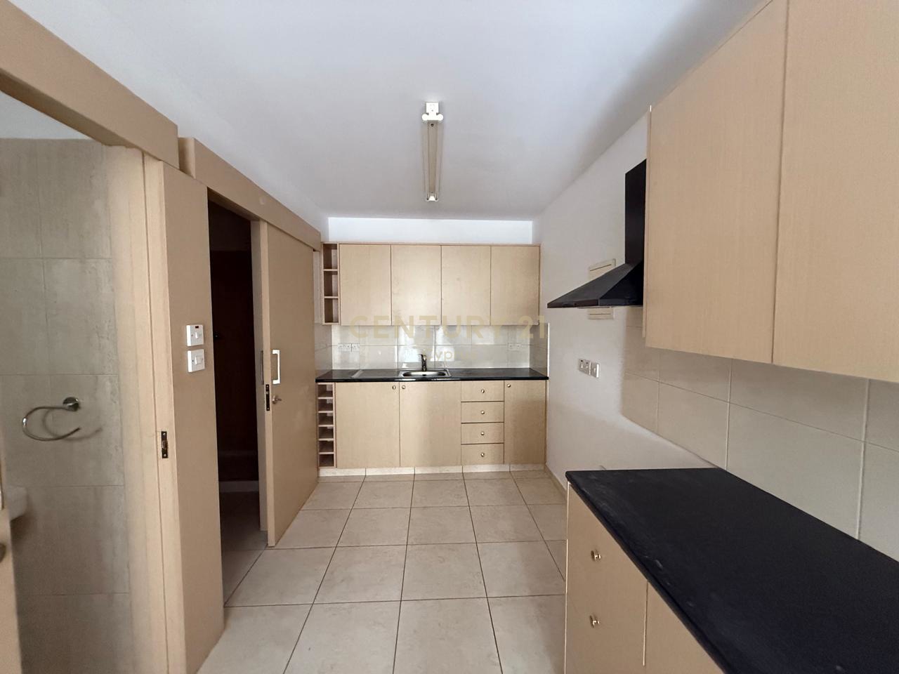 190m2 Bureau à Limassol, Chypre No. 53432