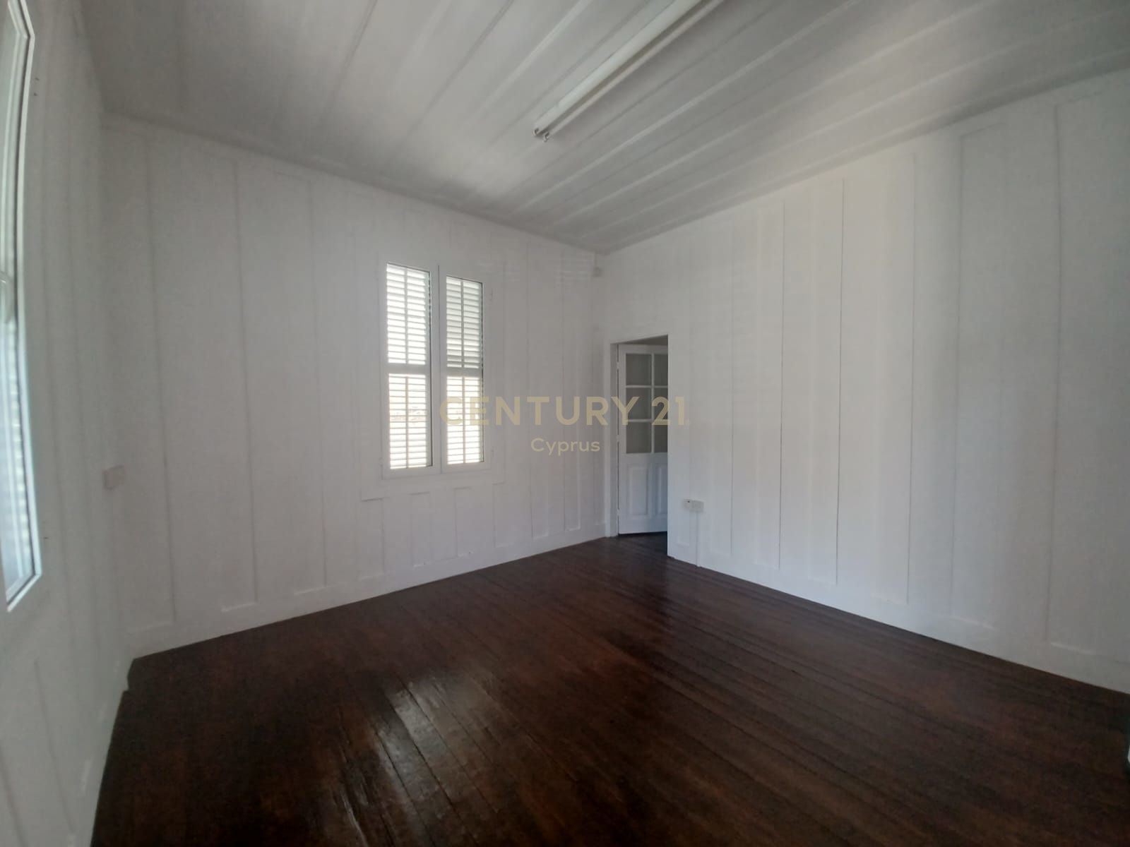 190m2 Bureau à Limassol, Chypre No. 53432