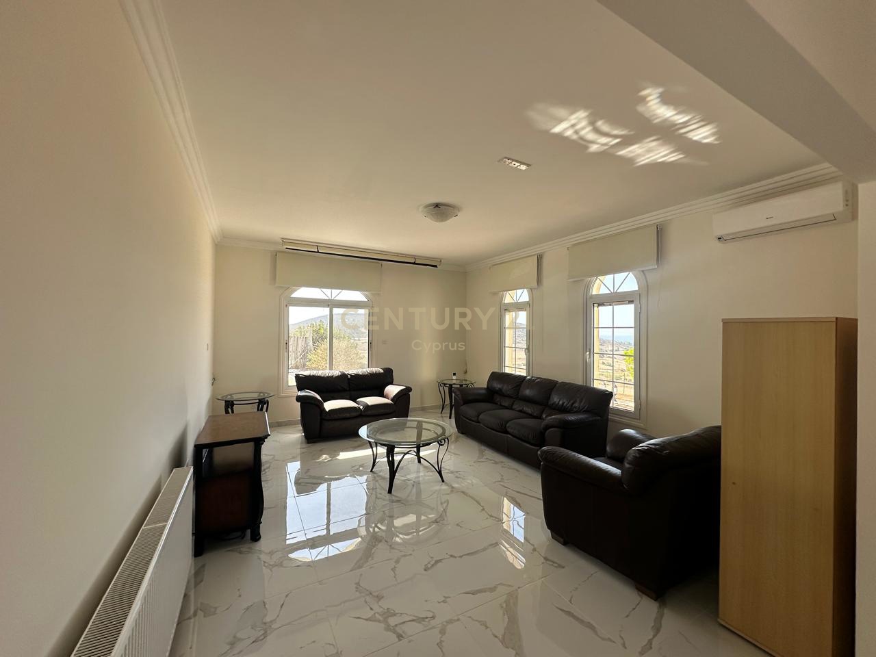 4 chambres Villa à Monagroulli, Limassol, Chypre No. 53430