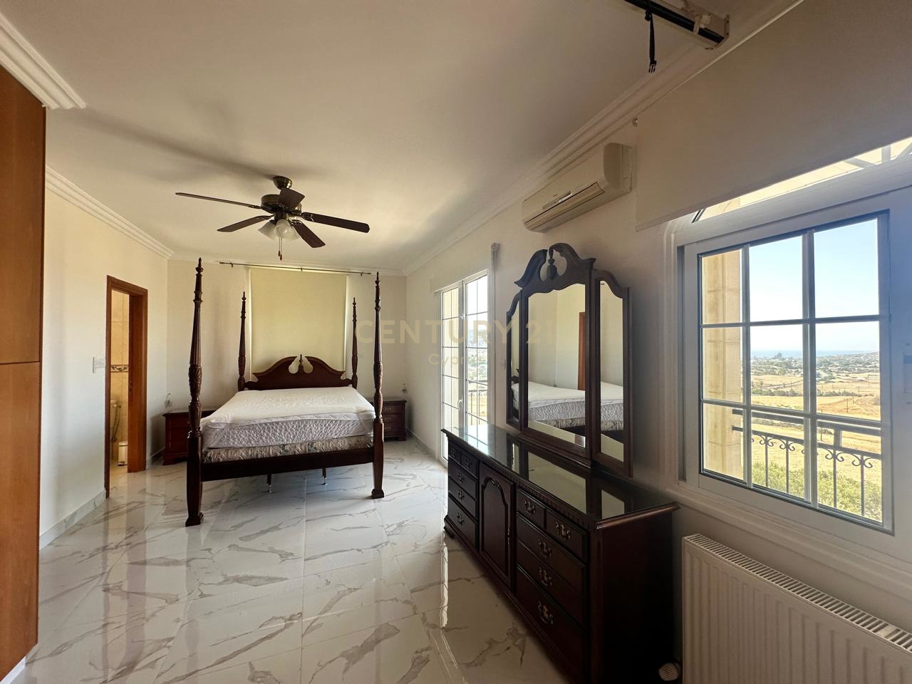 4 chambres Villa à Monagroulli, Limassol, Chypre No. 53430