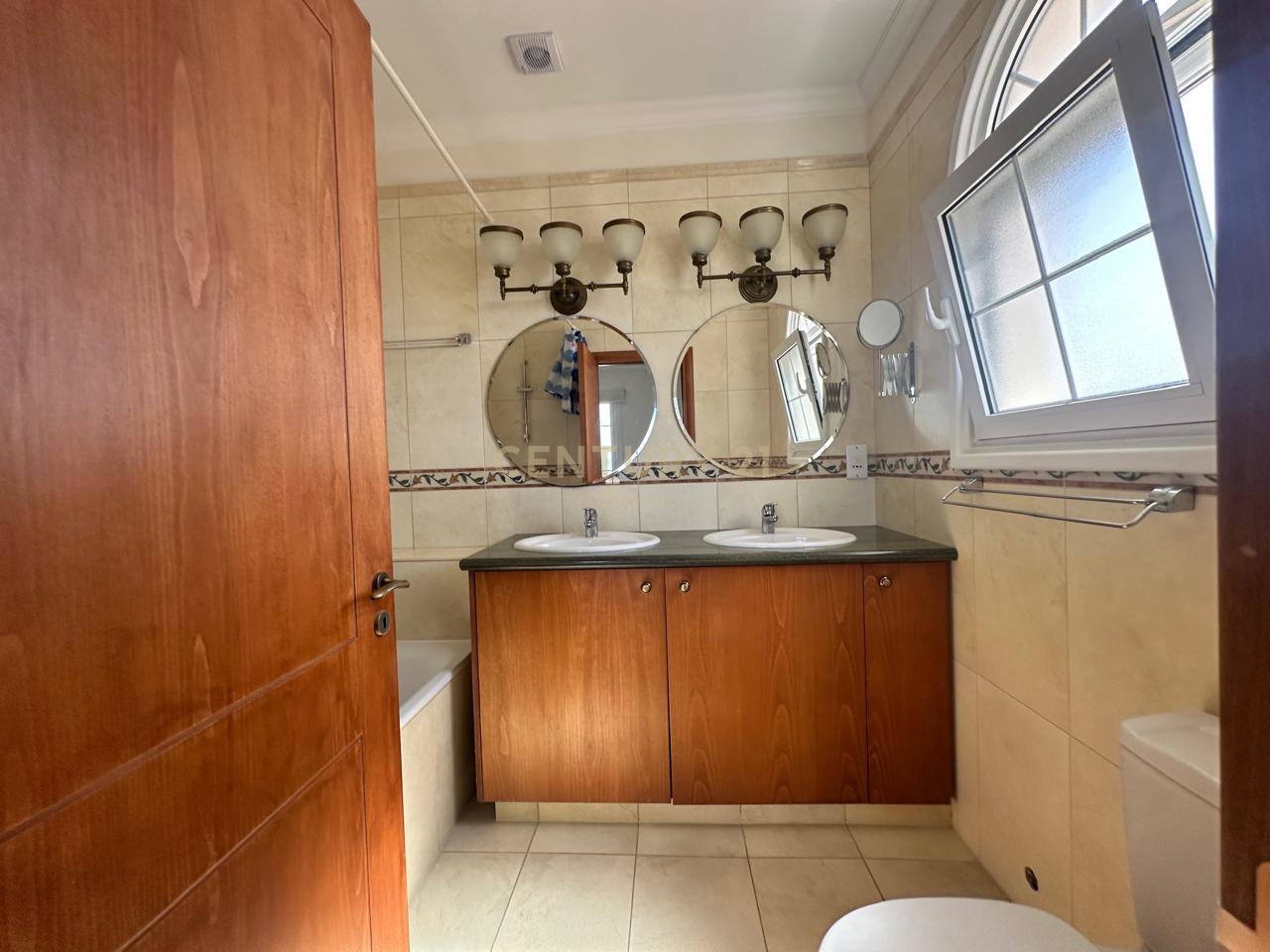 4 chambres Villa à Monagroulli, Limassol, Chypre No. 53430