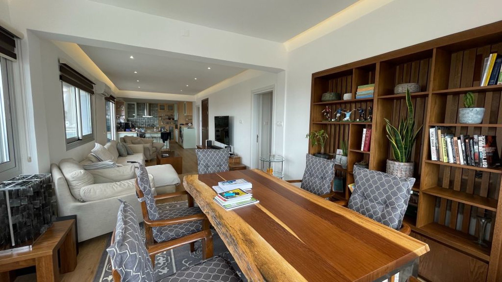 3 bedrooms Apartment in Agios Tychonas, Limassol, Cyprus No. 26347
