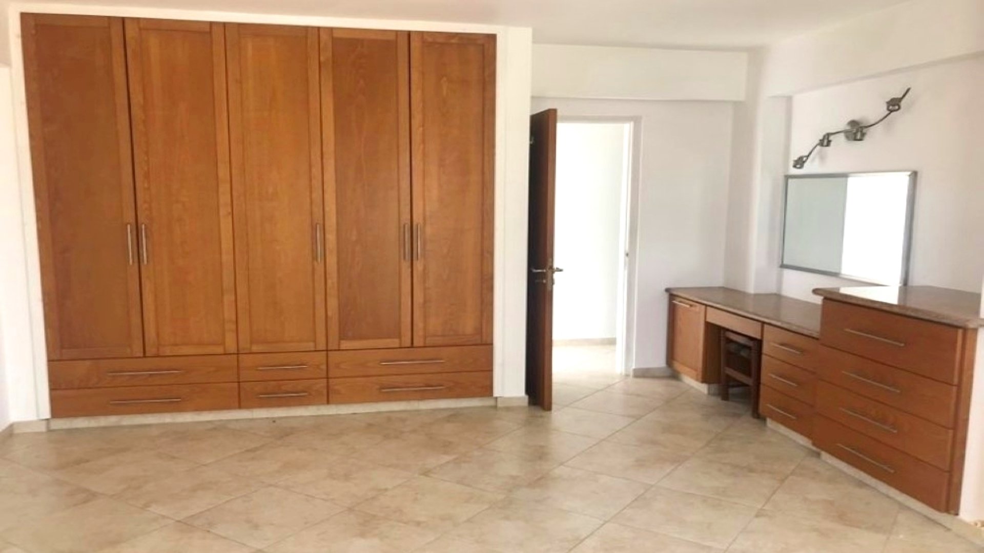 4 bedrooms Villa in Pyrgos, Limassol, Cyprus No. 28381