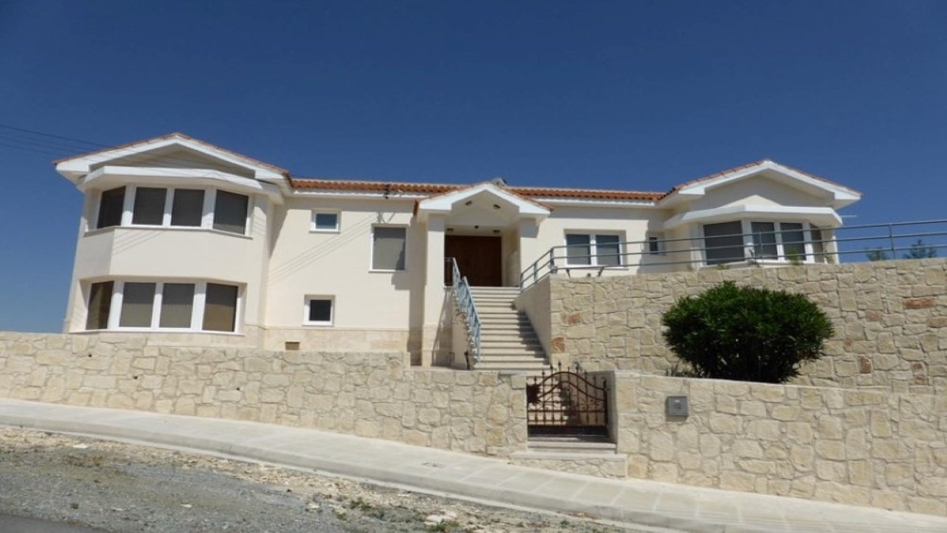 4 bedrooms Villa in Pyrgos, Limassol, Cyprus No. 28381