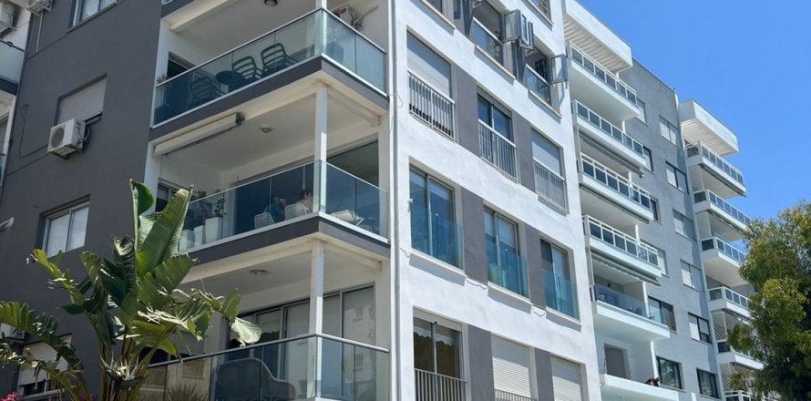 3 bedrooms Apartment in Limassol,  No. 42389