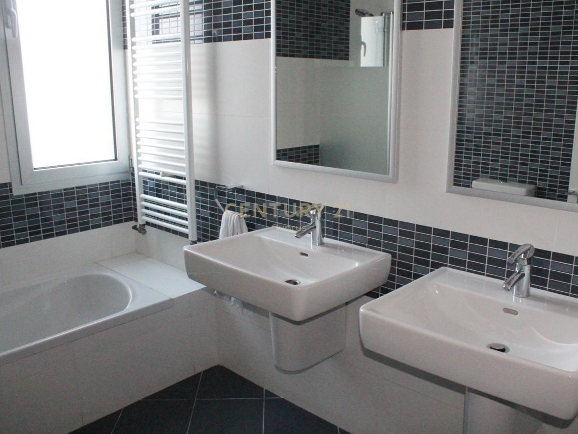 5 bedrooms Villa in Paphos, Cyprus No. 54288