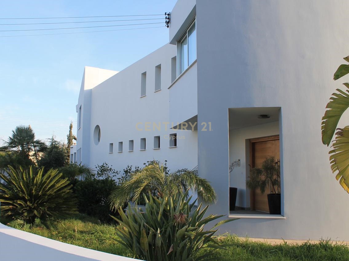 5 bedrooms Villa in Paphos, Cyprus No. 54288