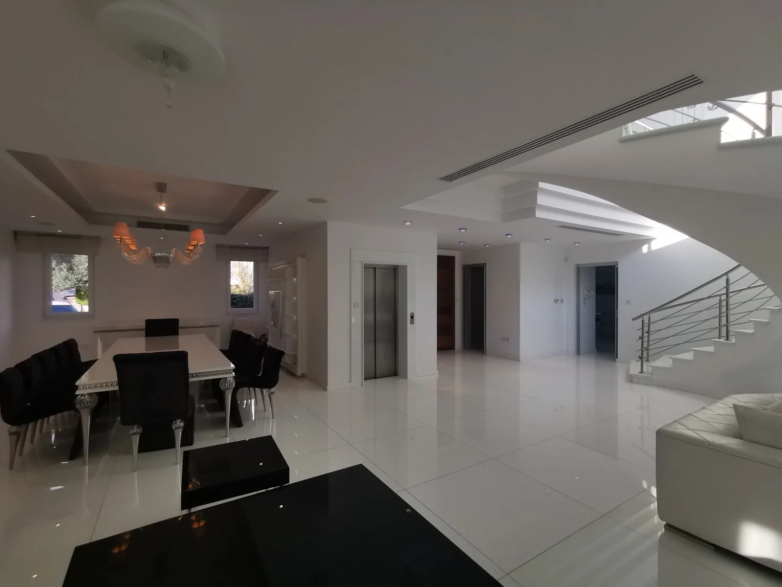 6 bedrooms Villa in Agios Tychonas, Limassol, Cyprus No. 30596