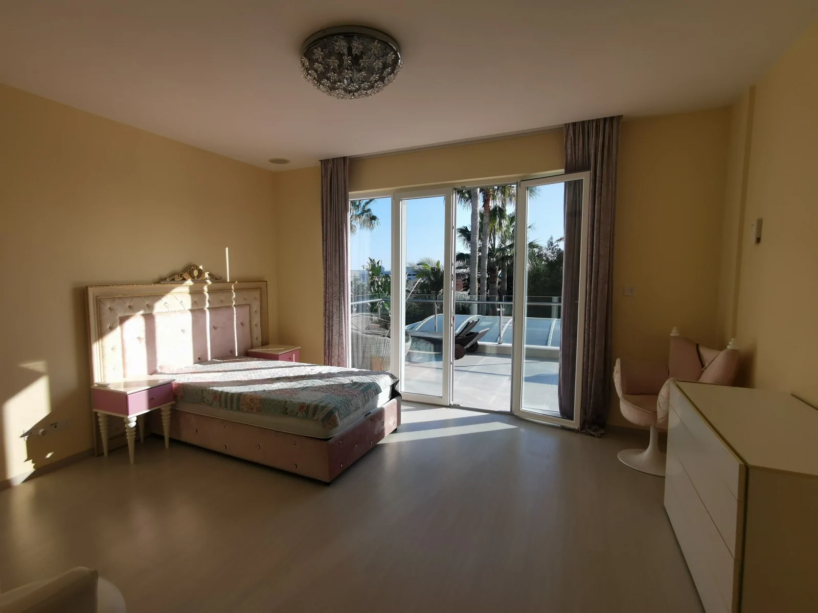 6 bedrooms Villa in Agios Tychonas, Limassol, Cyprus No. 30596