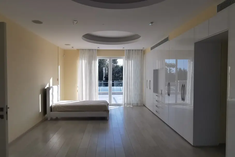 6 bedrooms Villa in Agios Tychonas, Limassol, Cyprus No. 30596