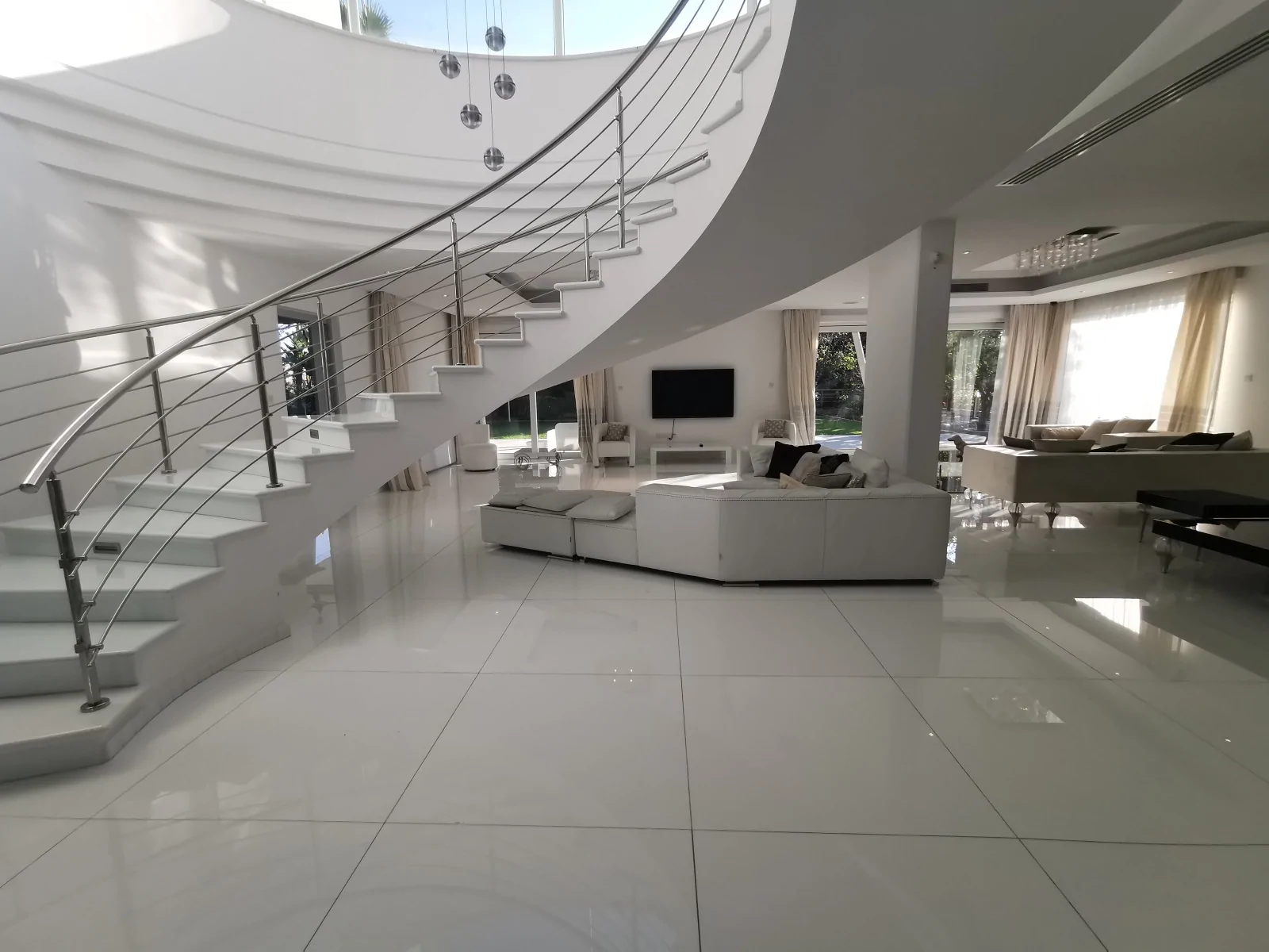 6 bedrooms Villa in Agios Tychonas, Limassol, Cyprus No. 30596