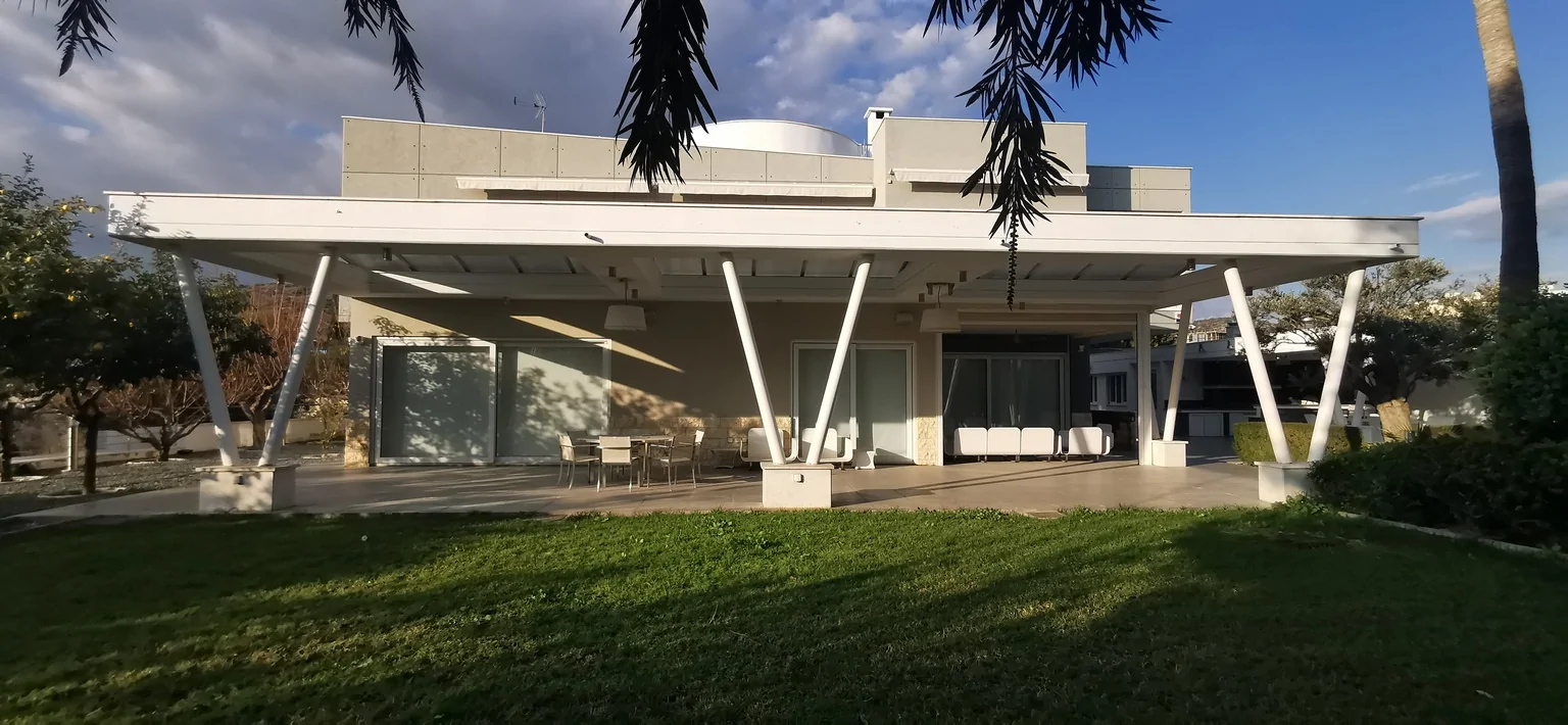 6 bedrooms Villa in Agios Tychonas, Limassol, Cyprus No. 30596