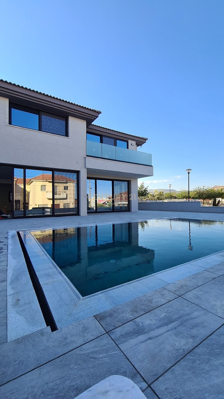 4 chambres Villa à Agios Athanasios, Limassol, Chypre No. 58252
