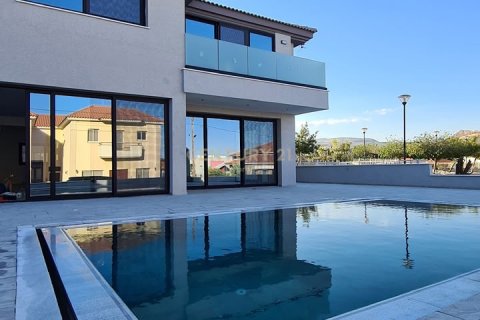 4 chambres Villa à Agios Athanasios, Limassol, Chypre No. 58252
