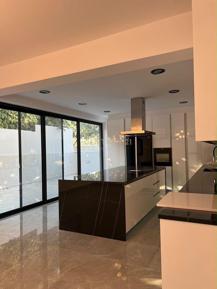 4 chambres Villa à Agios Athanasios, Limassol, Chypre No. 58252