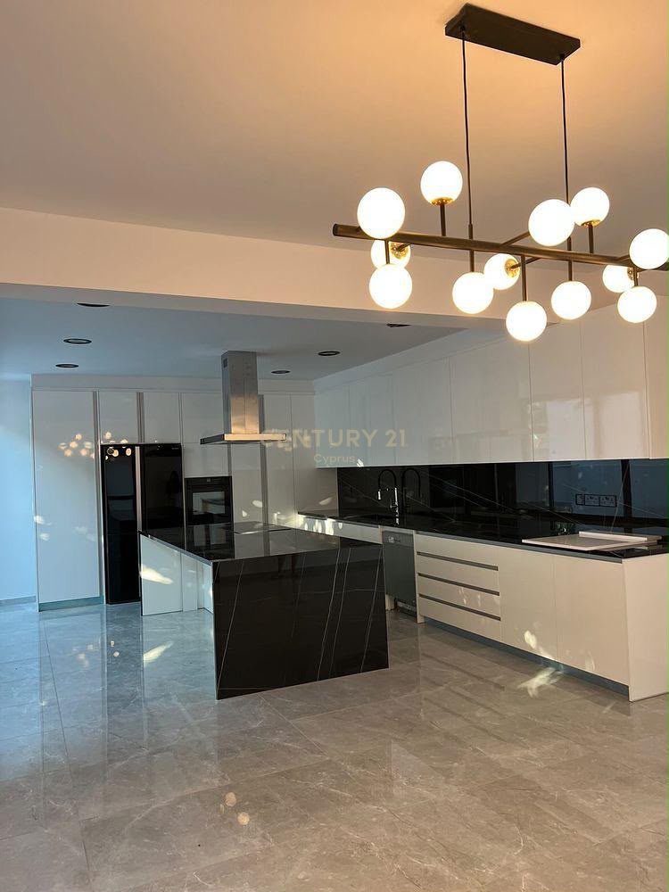 4 chambres Villa à Agios Athanasios, Limassol, Chypre No. 58252