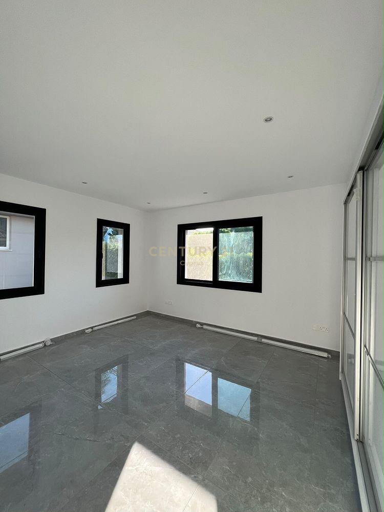 4 chambres Villa à Agios Athanasios, Limassol, Chypre No. 58252