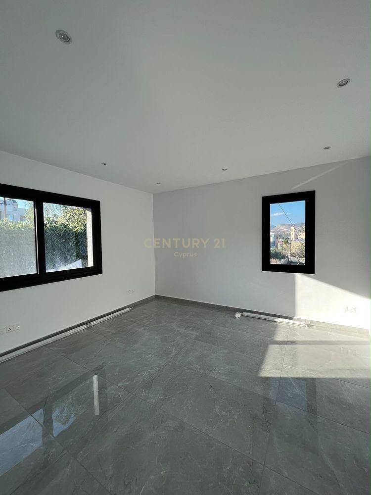 4 chambres Villa à Agios Athanasios, Limassol, Chypre No. 58252