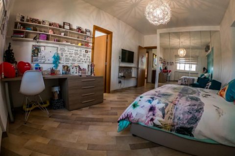 5 bedrooms Villa in Limassol, No. 38886