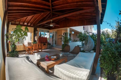 5 bedrooms Villa in Limassol,  No. 38886 15