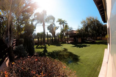 5 bedrooms Villa in Limassol,  No. 38886 14