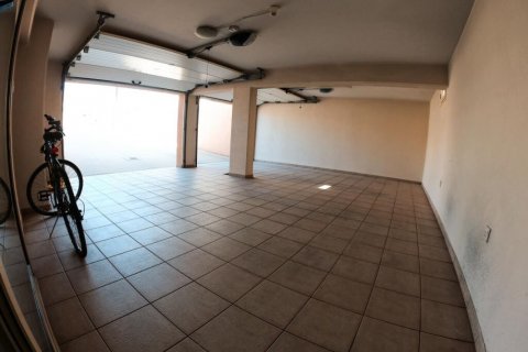 5 bedrooms Villa in Limassol,  No. 38886 11