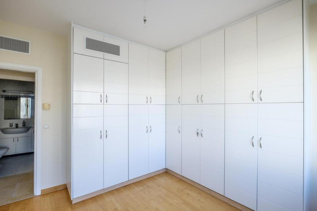3 bedrooms Apartment in Limassol, Cyprus No. 38888
