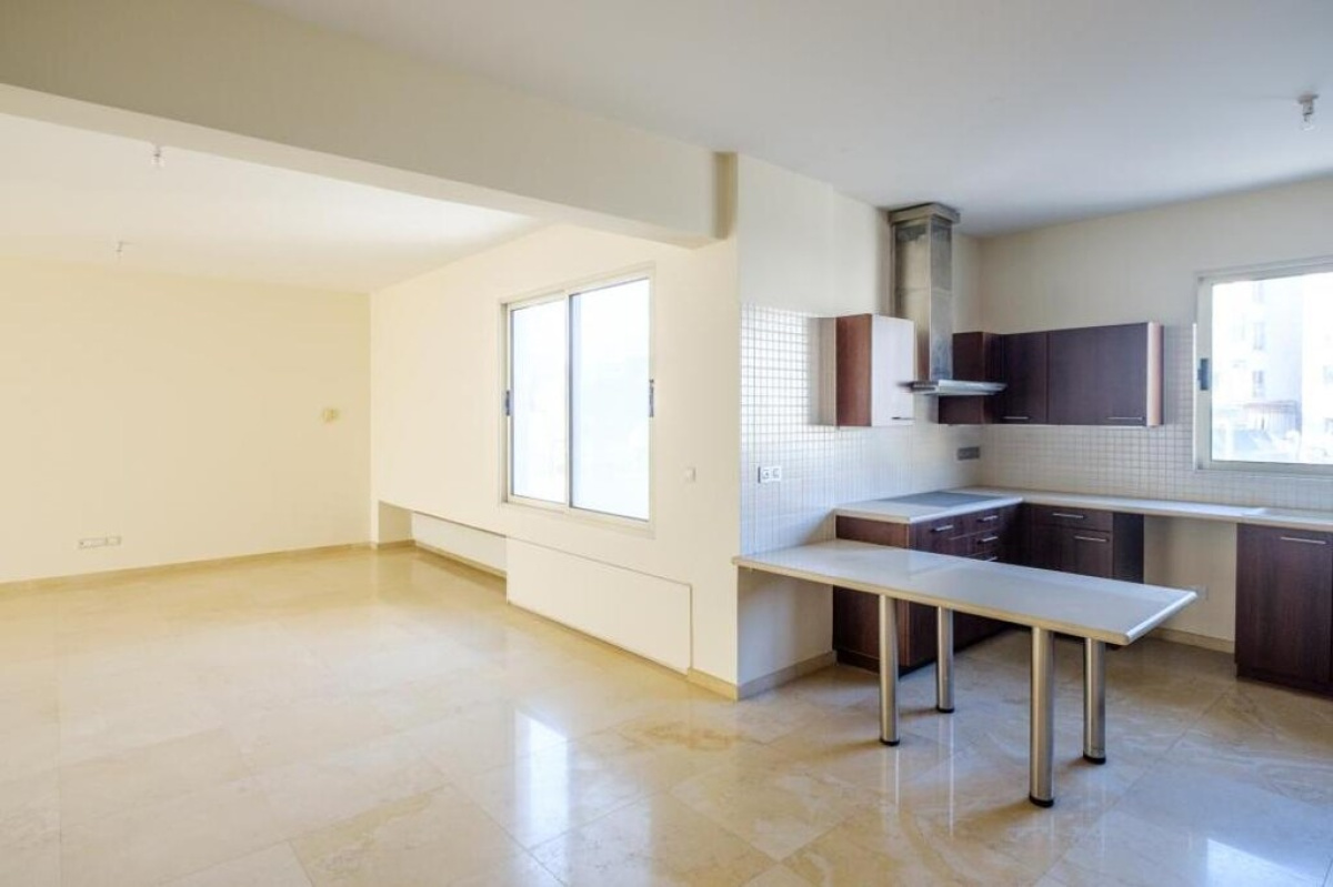 3 bedrooms Apartment in Limassol, Cyprus No. 38888