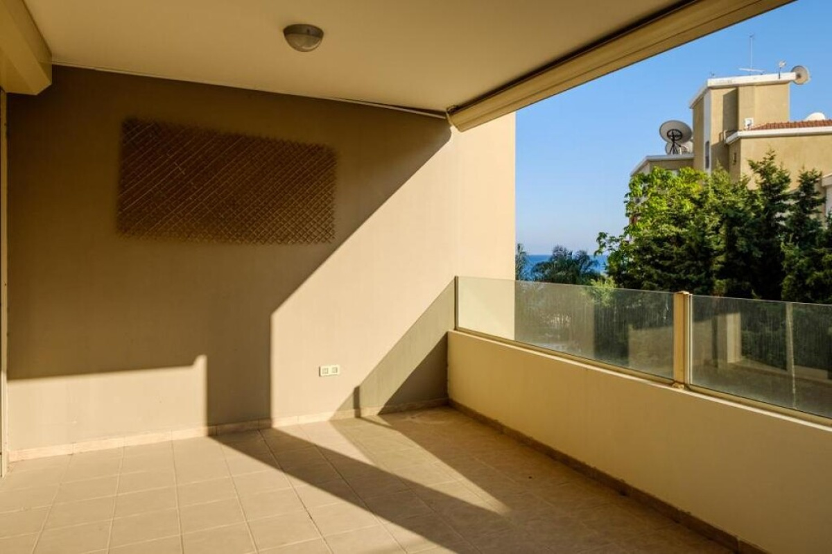 3 bedrooms Apartment in Limassol, Cyprus No. 38888
